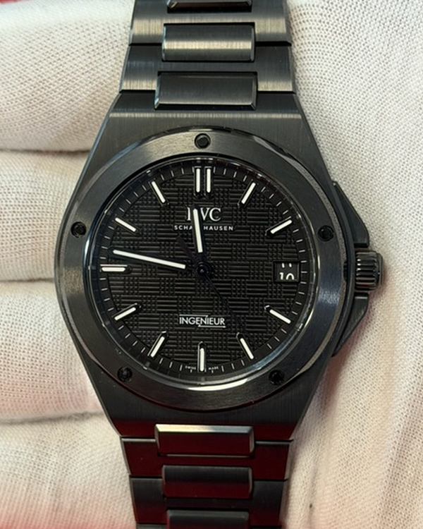 2025 IWC Schaffhausen Ingenieur 42MM Black Dial Ceramic Bracelet (IW338903)