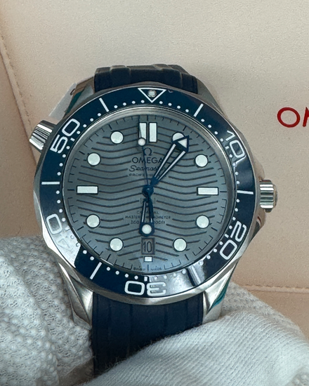 2019 Omega Seamaster Diver 300M 42MM Grey Dial Rubber Strap (210.30.42.20.06.001)