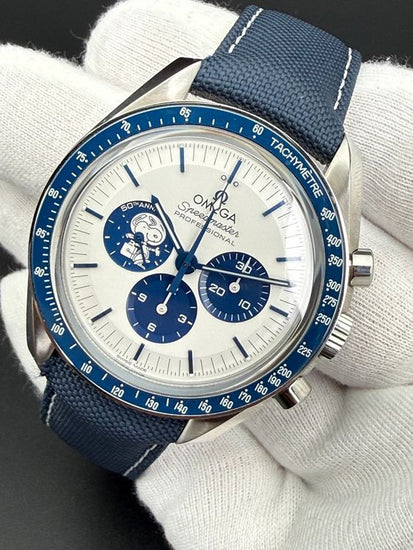2024 Omega Speedmaster "Silver Snoopy Award" 42MM Silver Dial Textile Strap (310.32.42.50.02.001)