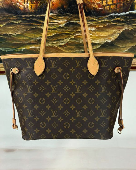Louis Vuitton Neverfull MM Tote Bag 12.2 x 11 x 5.5 IN Leather Gold-Tone Hardware (M46975)