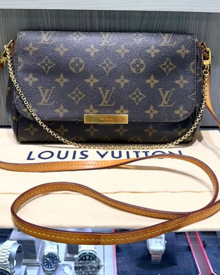 Louis Vuitton Favorite MM 5.5 x 9.5 x 1.5IN Monogram Coated Canvas and Leather Gold-Tone Hardware Leather Strap (Favorite)