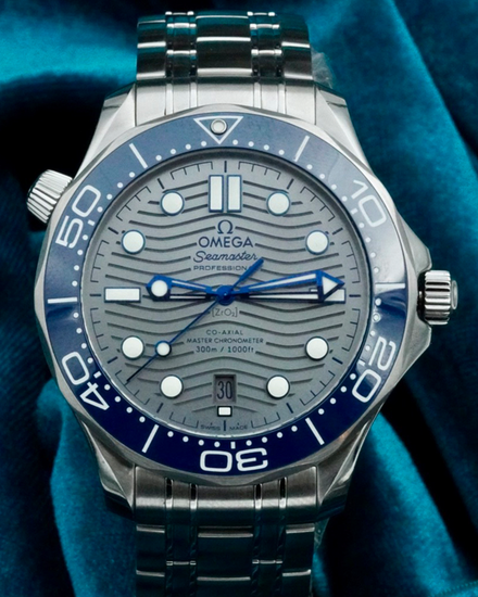 No Reserve - 2022 Omega Seamaster Diver 300M 42MM Grey Dial Steel Bracelet (210.30.42.20.06.001)
