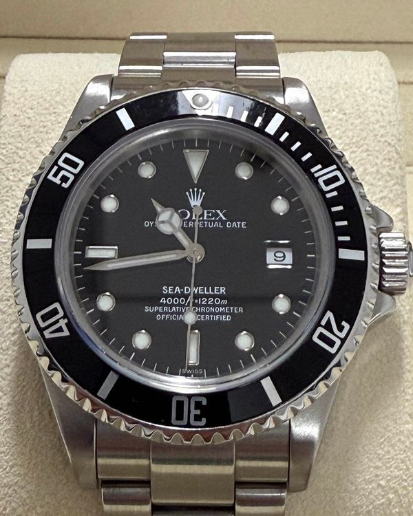 Rolex Sea-Dweller 4000 40MM Black Dial Oyster Bracelet (16600)