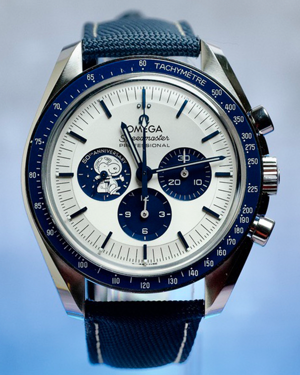 2025 Omega Speedmaster "Silver Snoopy Award" 42MM Silver Dial Textile Strap (310.32.42.50.02.001)