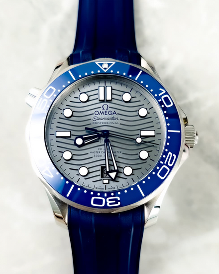 No Reserve - 2023 Omega Seamaster Diver 300M 42MM Grey Dial Rubber Strap (210.32.42.20.06.001)