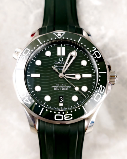 2025 Omega Seamaster Diver 300M "Seaweed" 42MM Green Dial Rubber Strap (210.32.42.20.10.001)