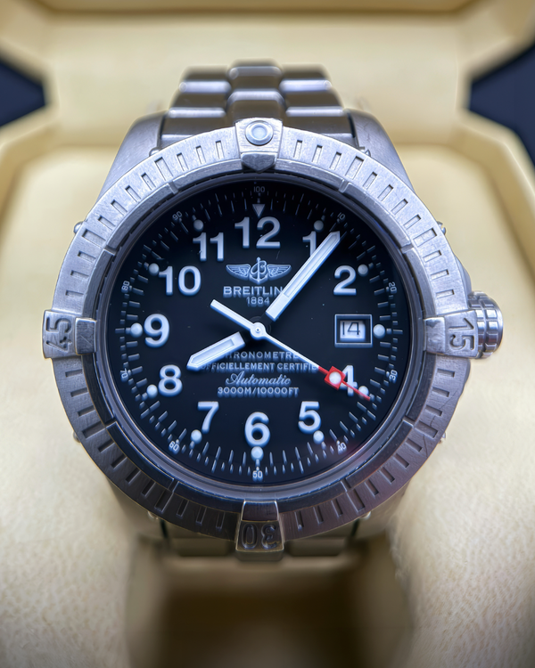 Breitling Avenger (E1737018/B640)