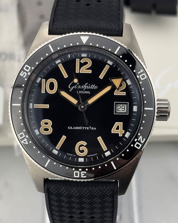 2025 Glashütte Original SeaQ 39.5MM Black Dial Rubber Strap (1-39-11-06-60-35)