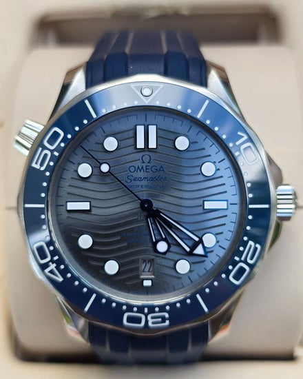 2020 Omega Seamaster Diver 300M 42MM Grey Dial Rubber Strap (210.32.42.20.06.001)