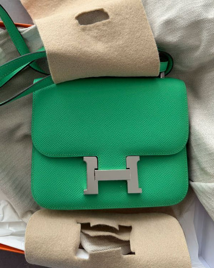 Hermès Constance 18 Vert Comics Epsom 7.25 x 6.25IN Leather Palladium Hardware Leather Strap (Constance)