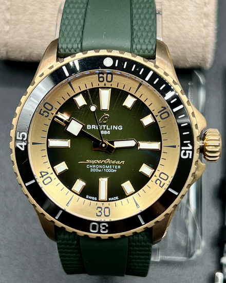 2025 Breitling Superocean 42MM Green Dial Rubber Strap (N17375201L1S1)