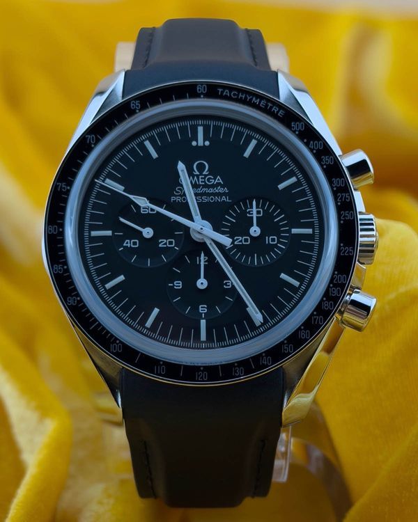 2020 Omega Speedmaster Professional Moonwatch 42MM Black Dial Rubber Strap (311.33.42.30.01.002)