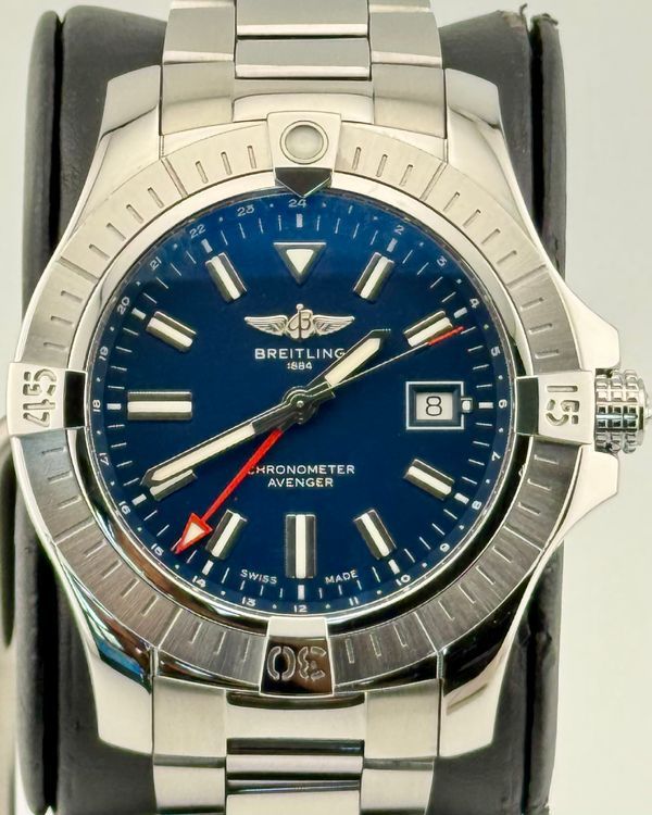 Breitling Avenger (A32395)