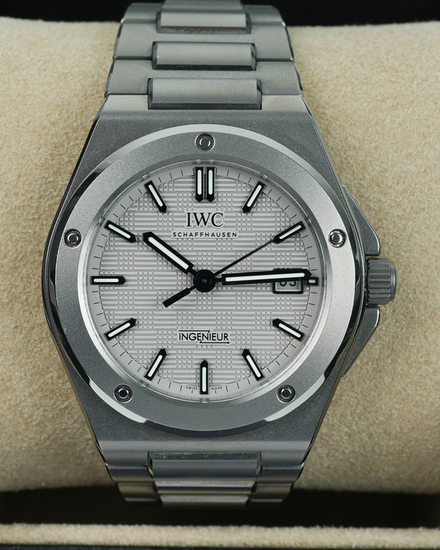 2024 IWC Schaffhausen Ingenieur 40MM Grey Dial Titanium Bracelet (IW328904)