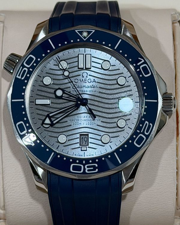 2023 Omega Seamaster Diver 300M 42MM Grey Dial Rubber Strap (210.32.42.20.06.001)