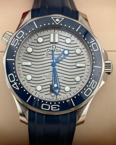 2022 Omega Seamaster Diver 300M 42MM Grey Dial Rubber Strap (210.32.42.20.06.001)