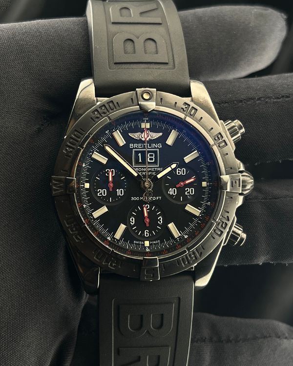 2011 Breitling Blackbird L.E. 44MM Black Dial Rubber Strap (M44359)