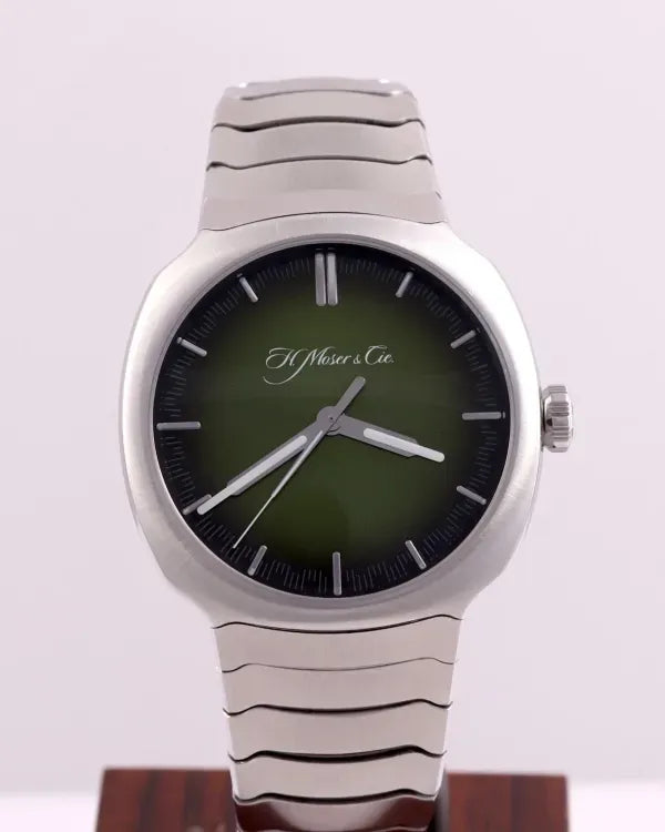 H. Moser & Cie Streamliner (6200-1200)