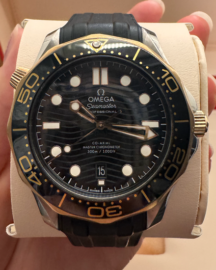 2020 Omega Seamaster Diver 300M 42MM Black Dial Rubber Strap (210.22.42.20.01.002)