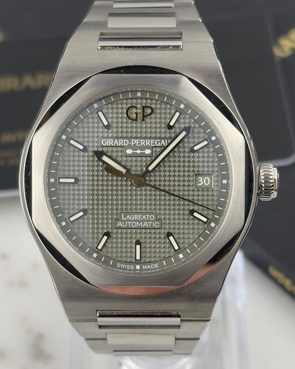 Girard Perregaux Laureato (81005-11-3407-1CM)
