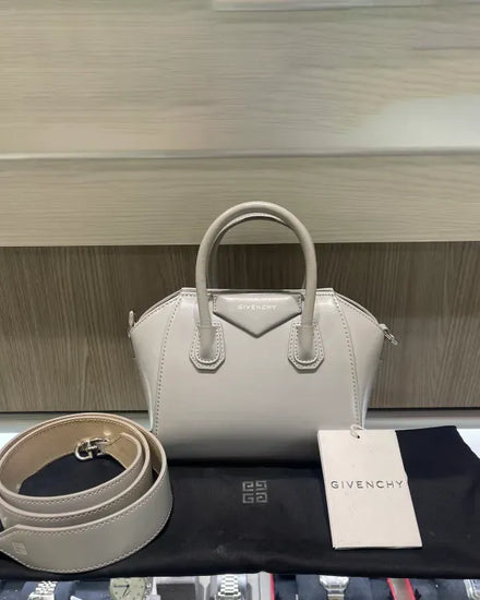 Givenchy Antigona Toy 8.66 x 6.89 x 3.94IN Light Grey Box Leather Silver-Tone Hardware Leather Strap (Antigona Toy)
