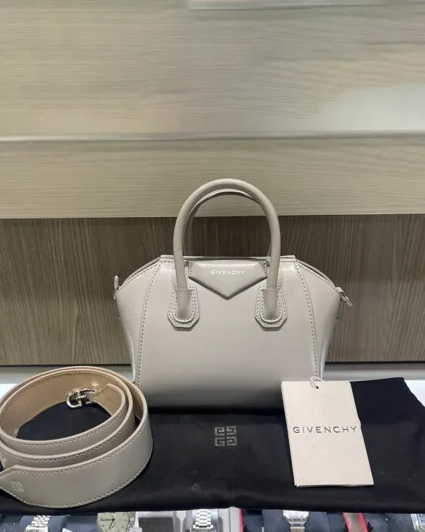 Givenchy Antigona Toy 8.66 x 6.89 x 3.94IN Light Grey Box Leather Silver-Tone Hardware Leather Strap (Antigona Toy)