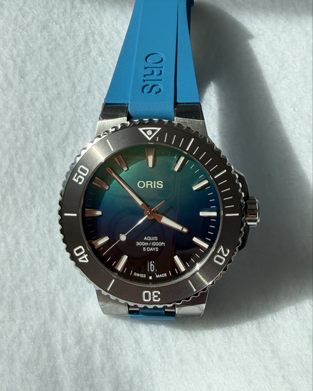 2025 Oris Aquis Great Barrier Reef L.E. 43.5MM Blue Dial Rubber Strap (01 400 7790 4185)