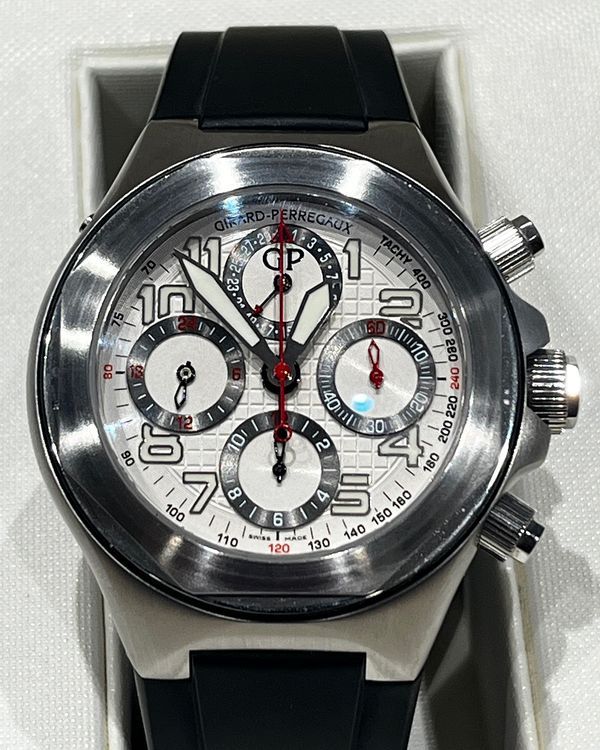 No Reserve - Girard Perregaux Laureato Evo 3 Chronograph 44MM White Dial Rubber Strap (80180-11-113-FK6A)