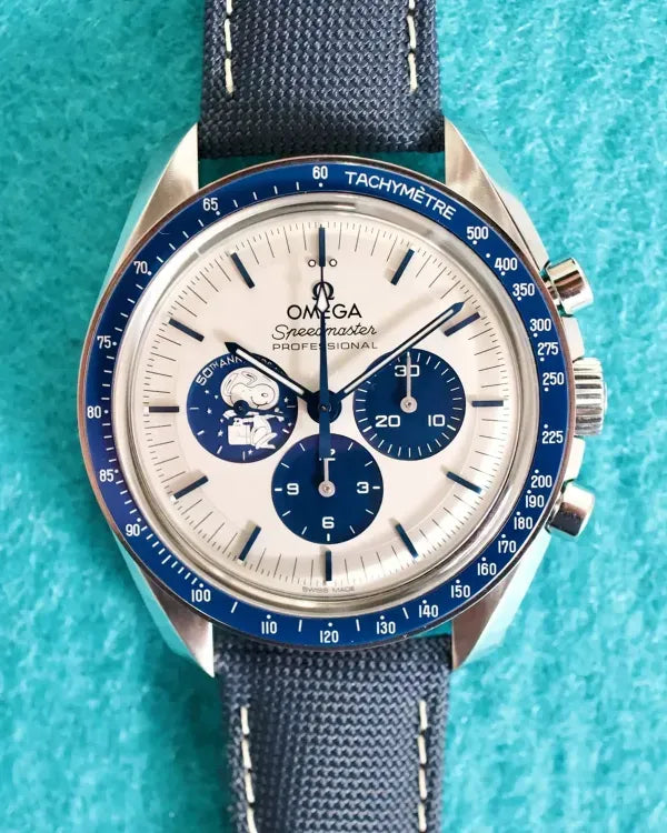 2025 Omega Speedmaster "Silver Snoopy Award" 42MM Silver Dial Textile Strap (310.32.42.50.02.001)