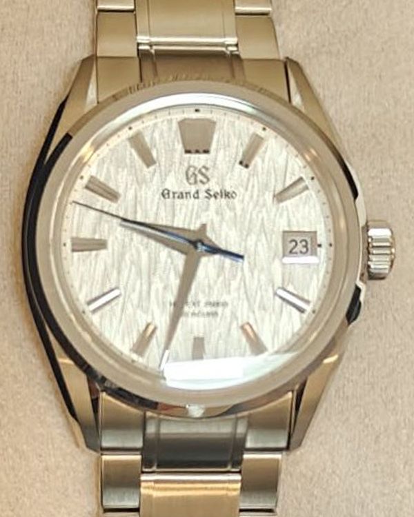 No Reserve - 2026 Grand Seiko Evolution 9 "White Birch" 40MM Silver Dial Steel Bracelet (SLGH005G)