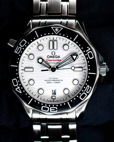 No Reserve - 2023 Omega Seamaster Diver 300M 42MM White Dial Steel Bracelet (210.30.42.20.04.001)
