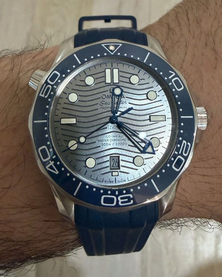 2018 Omega Seamaster Diver 300M 42MM Grey Dial Rubber Strap (210.32.42.20.06.001)