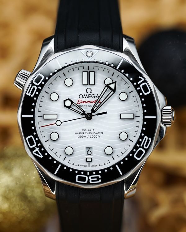 No Reserve - 2024 Omega Seamaster Diver 300M 42MM White Dial Rubber Strap (210.32.42.20.04.001)