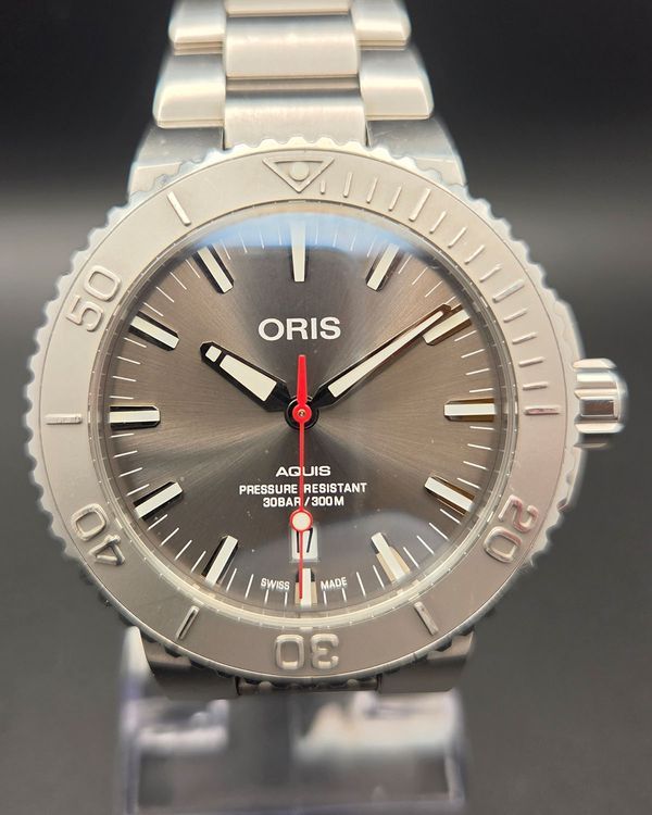 Oris Aquis Date "Relief" 43.5MM Grey Dial Steel Bracelet (01 733 7730 4153)