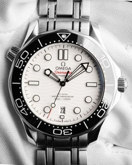 No Reserve - 2021 Omega Seamaster Diver 300M 42MM White Dial Steel Bracelet (210.30.42.20.04.001)