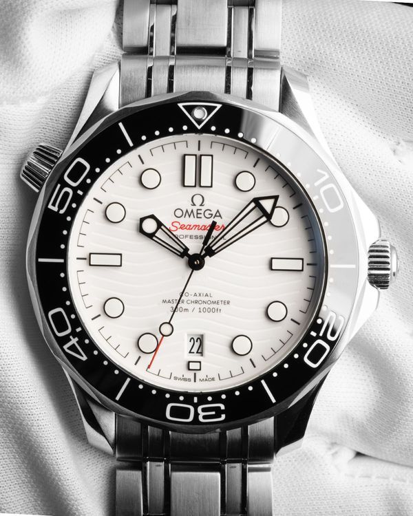 2021 Omega Seamaster Diver 300M 42MM White Dial Steel Bracelet (210.30.42.20.04.001)