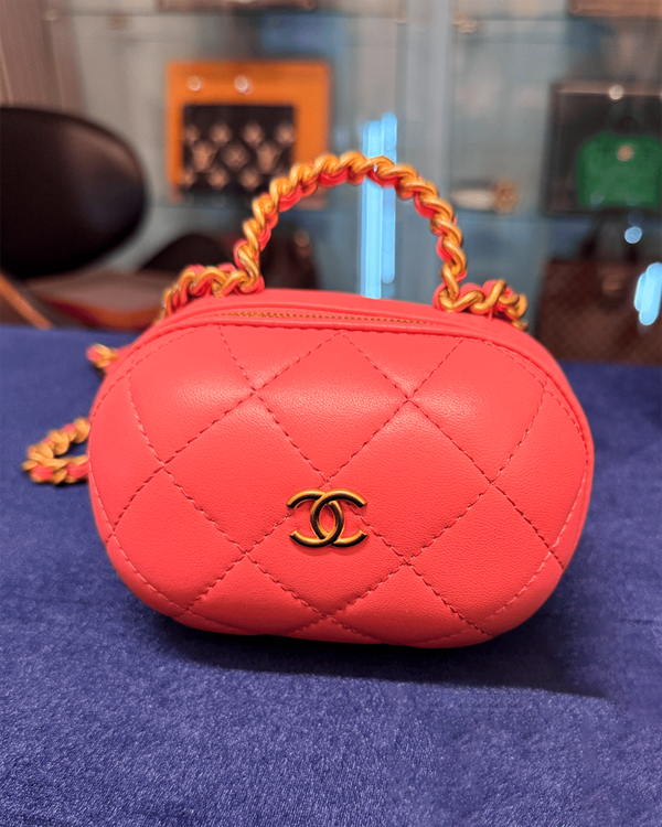 Chanel Preppy CC Bubble Top Handle Vanity Case 5.5 x 4 x 3IN Leather Gold-Tone Hardware Chain/Leather Strap (CC Bubble Top Handle Vanity Case)