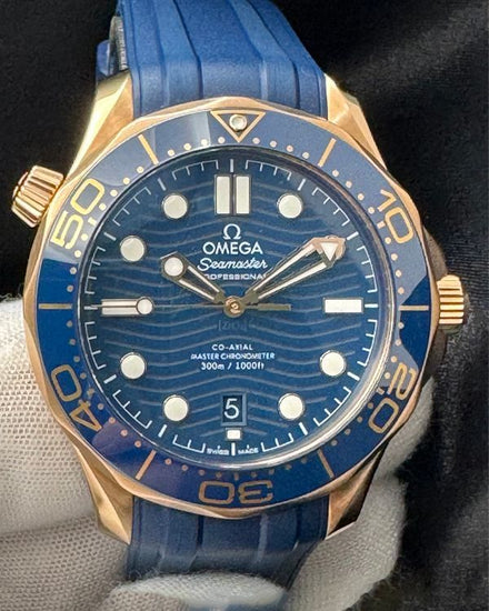 2020 Omega Seamaster Diver 300M 42MM Blue Dial Rubber Strap (210.62.42.20.03.001)