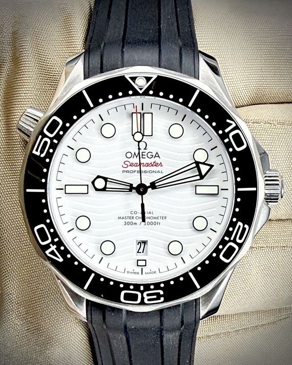 No Reserve - 2025 Omega Seamaster Diver 300M 42MM White Dial Rubber Strap (210.32.42.20.04.001)
