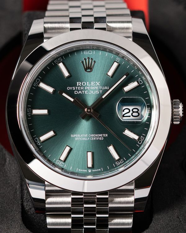 No Reserve - 2026 Rolex Datejust 41MM Green Dial Jubilee Bracelet (126300)