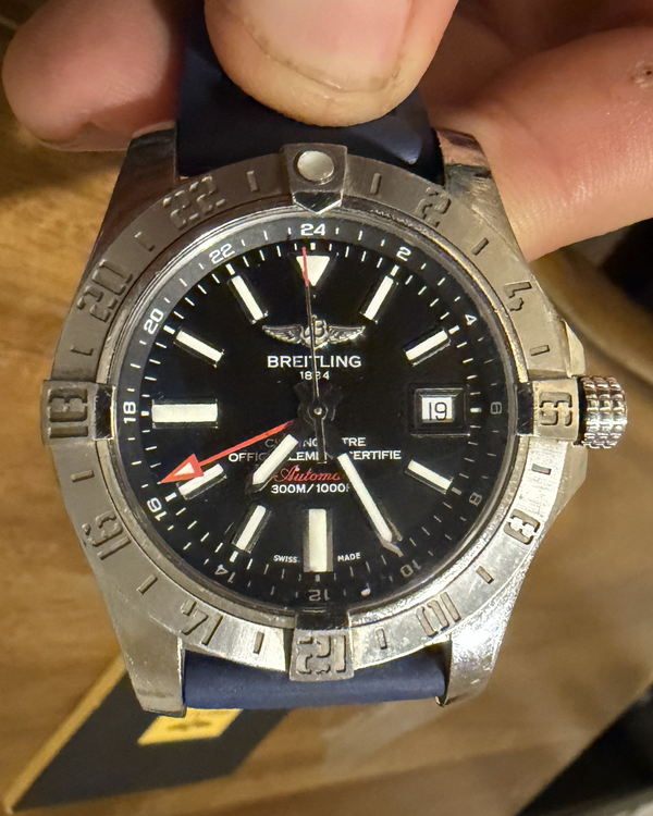 2015 Breitling Avenger II GMT 43MM Black Dial Rubber Strap (A3239011/BC35)