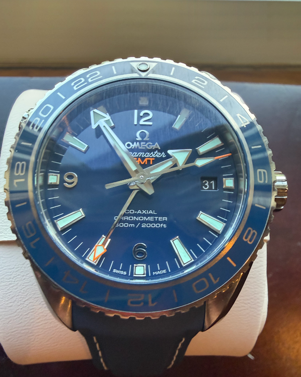 2024 Omega Seamaster Planet Ocean GMT 43.5MM Blue Dial Rubber Strap (232.92.44.22.03.001)