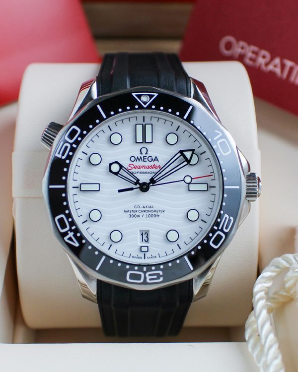 2024 Omega Seamaster Diver 300M 42MM White Dial Rubber Strap (210.32.42.20.04.001)