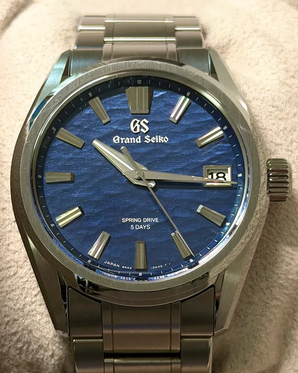2025 Grand Seiko Evolution 9 40MM Blue Dial Titanium Bracelet (SLGA019G)