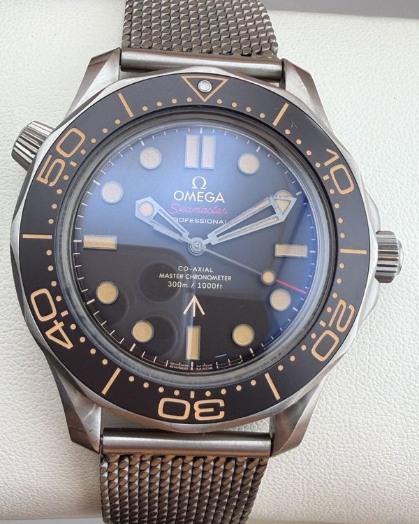 2020 Omega Seamaster Diver 300M "007 Edition" 42MM Brown Dial Titanium Bracelet (210.90.42.20.01.001)