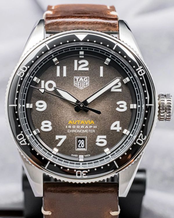 2019 TAG Heuer Autavia 42MM Smokey Grey Dial Calfskin Leather Strap (WBE5190.FC8268)