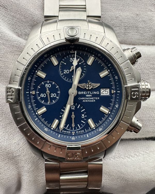 Breitling Avenger (A13385)