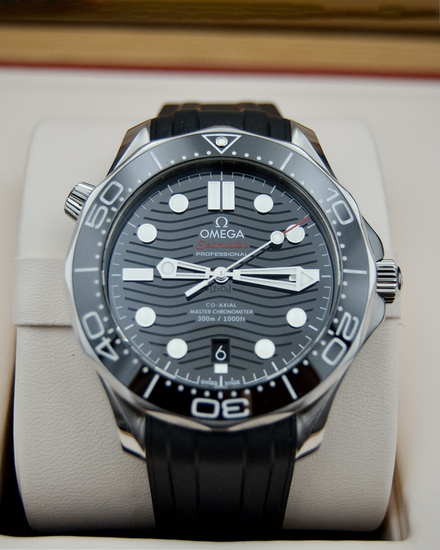 No Reserve - 2020 Omega Seamaster Diver 300M 42MM Black Dial Rubber Strap (210.32.42.20.01.001)