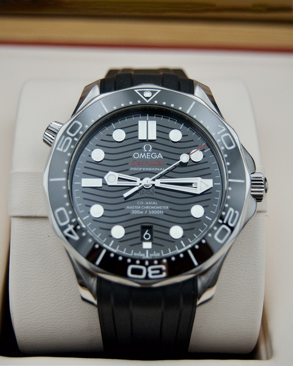 2020 Omega Seamaster Diver 300M 42MM Black Dial Rubber Strap (210.32.42.20.01.001)
