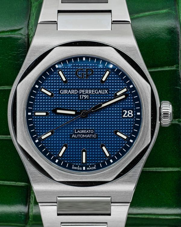 2023 Girard Perregaux Laureato 42MM Blue Dial Steel Bracelet (81010-11-431-11A)